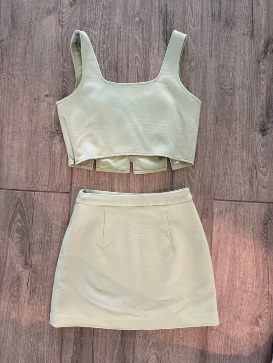 Cult Gaia Daisy-Embellished Light Green Set - Picture 5 of 7